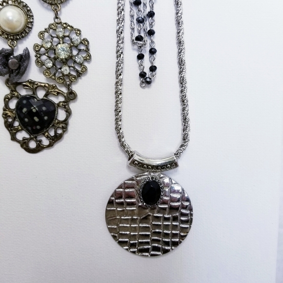 Lot of 5 Vintage to Now Statement Necklaces - Picture 7 of 7